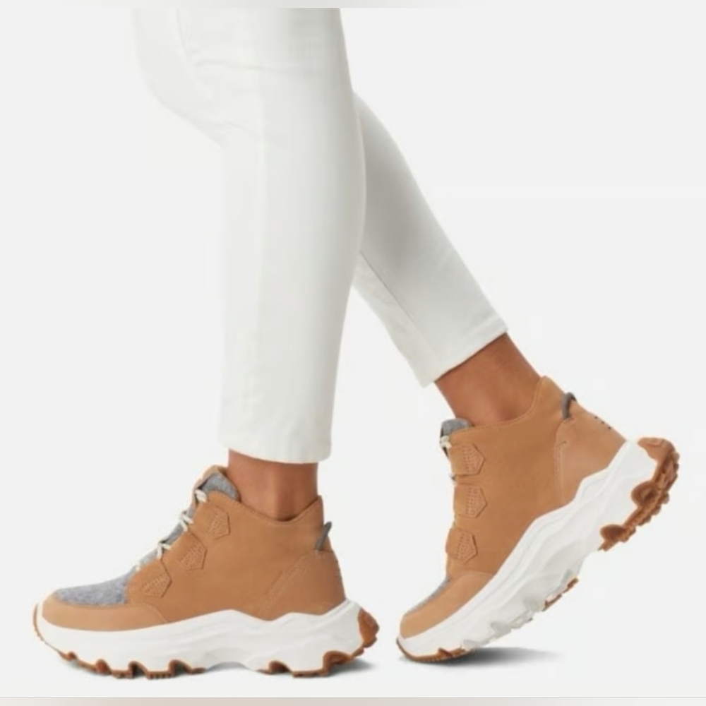 Sorel Kinetic Breakthru Caribou Sneakers Wmn's Size 7.5 MSRP $150